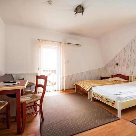 Hotel Sugas Sfântu-Gheorghe Extérieur photo