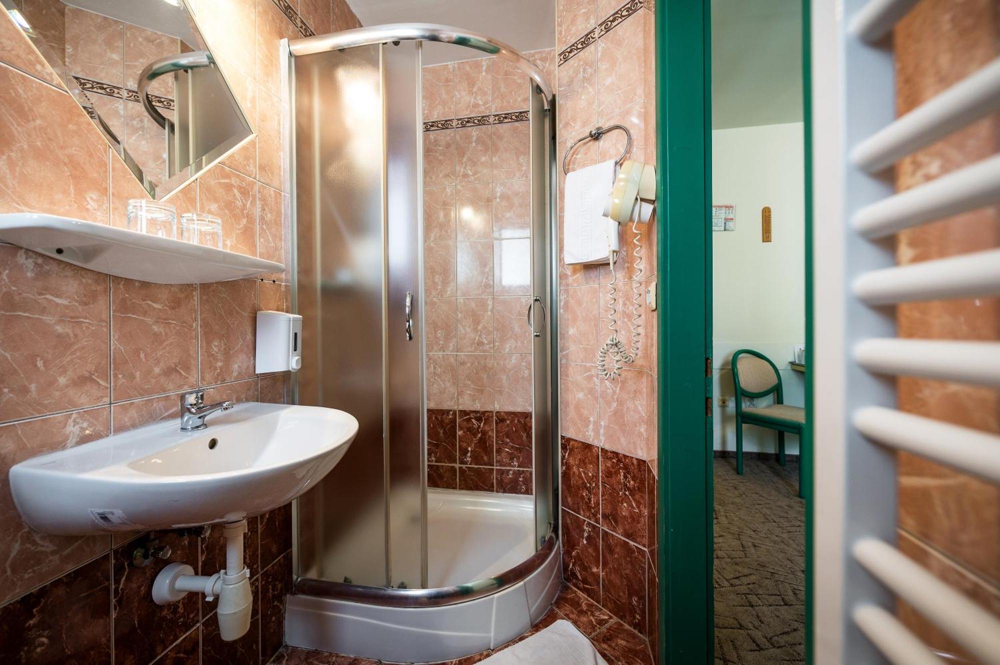 Hotel Sugas Sfântu-Gheorghe Extérieur photo