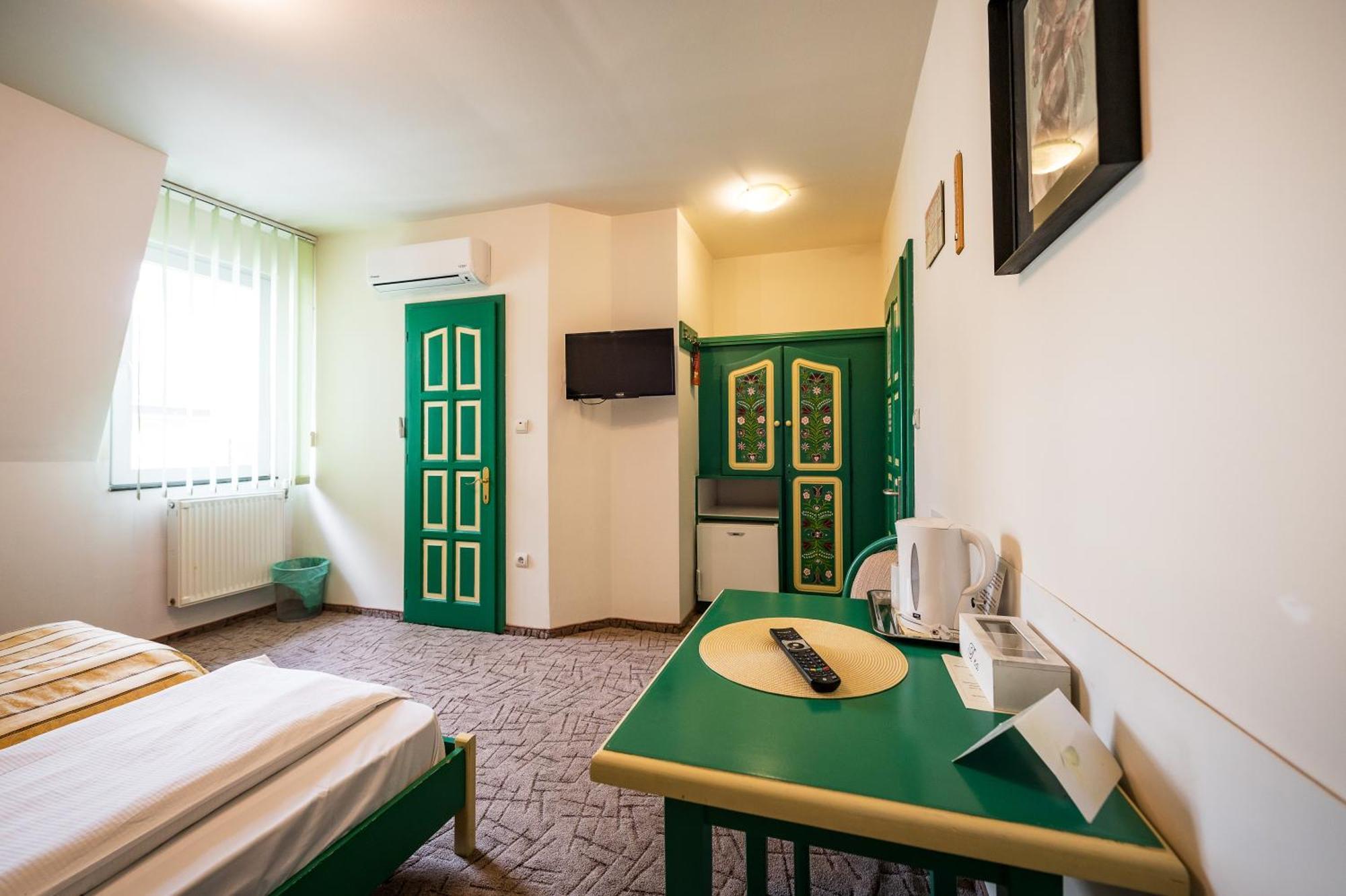Hotel Sugas Sfântu-Gheorghe Extérieur photo