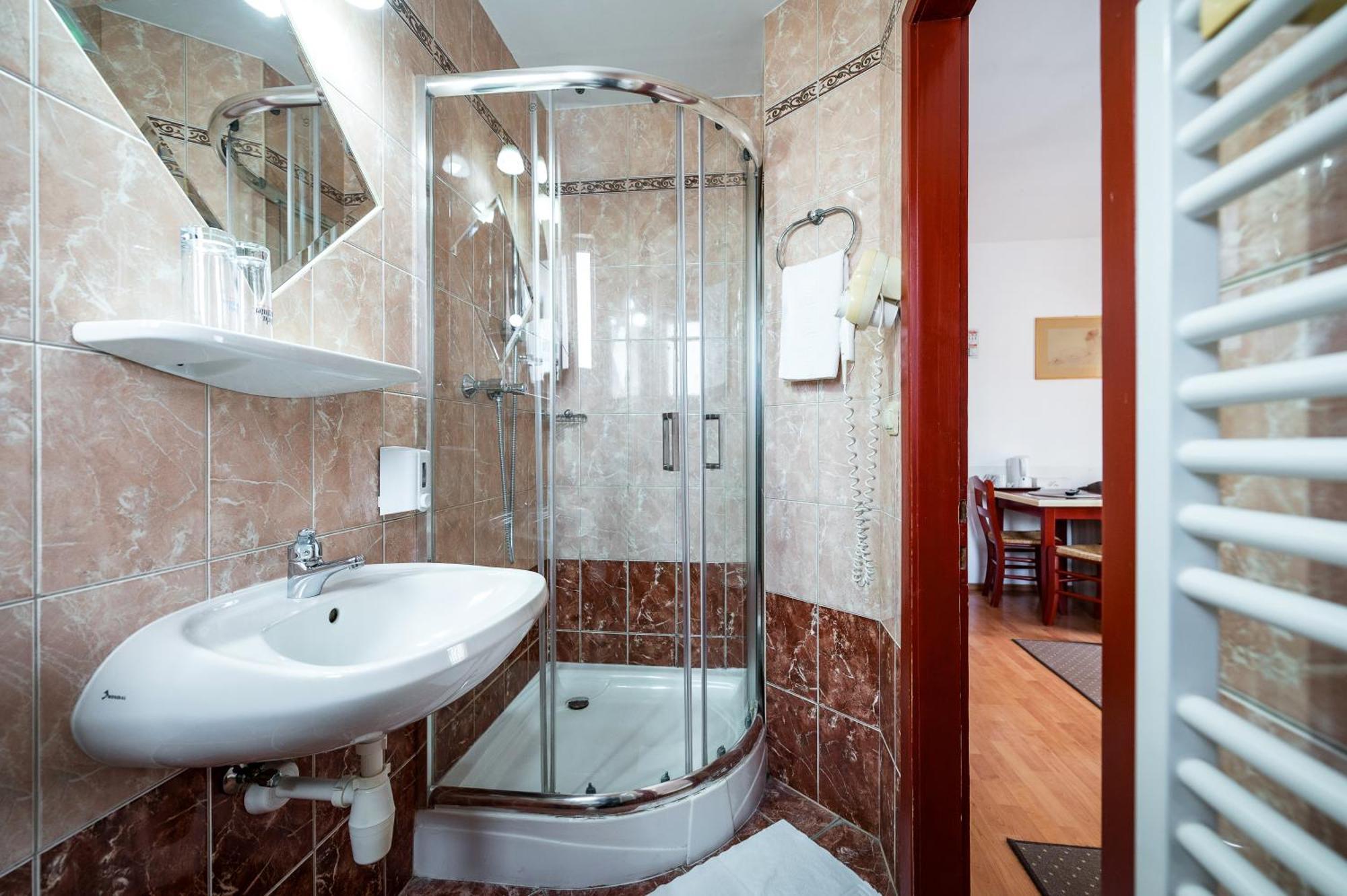 Hotel Sugas Sfântu-Gheorghe Extérieur photo