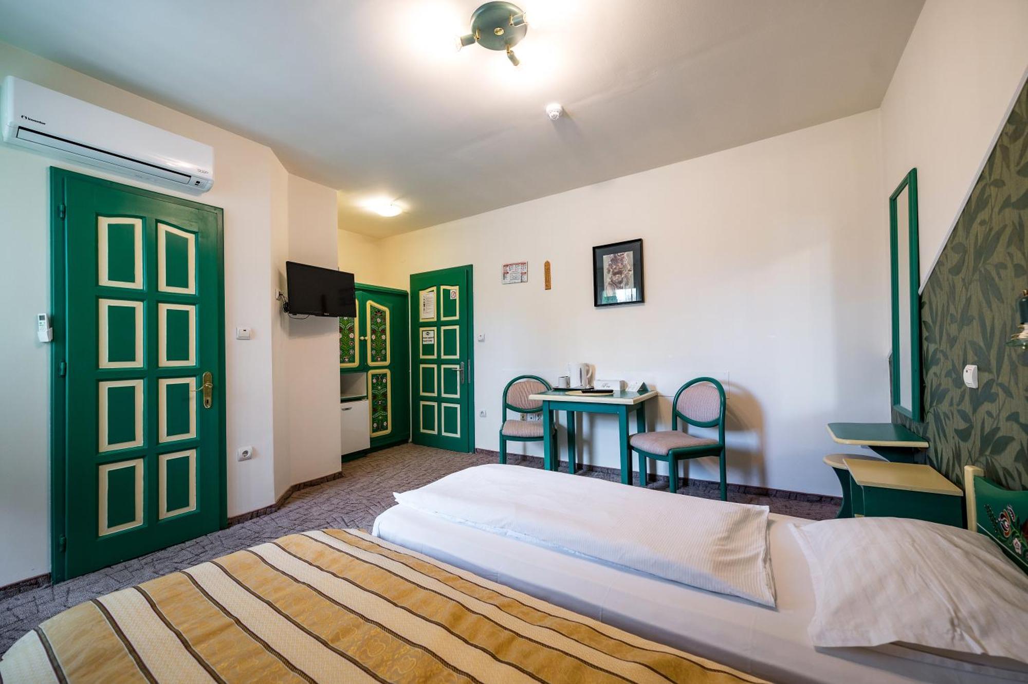 Hotel Sugas Sfântu-Gheorghe Extérieur photo