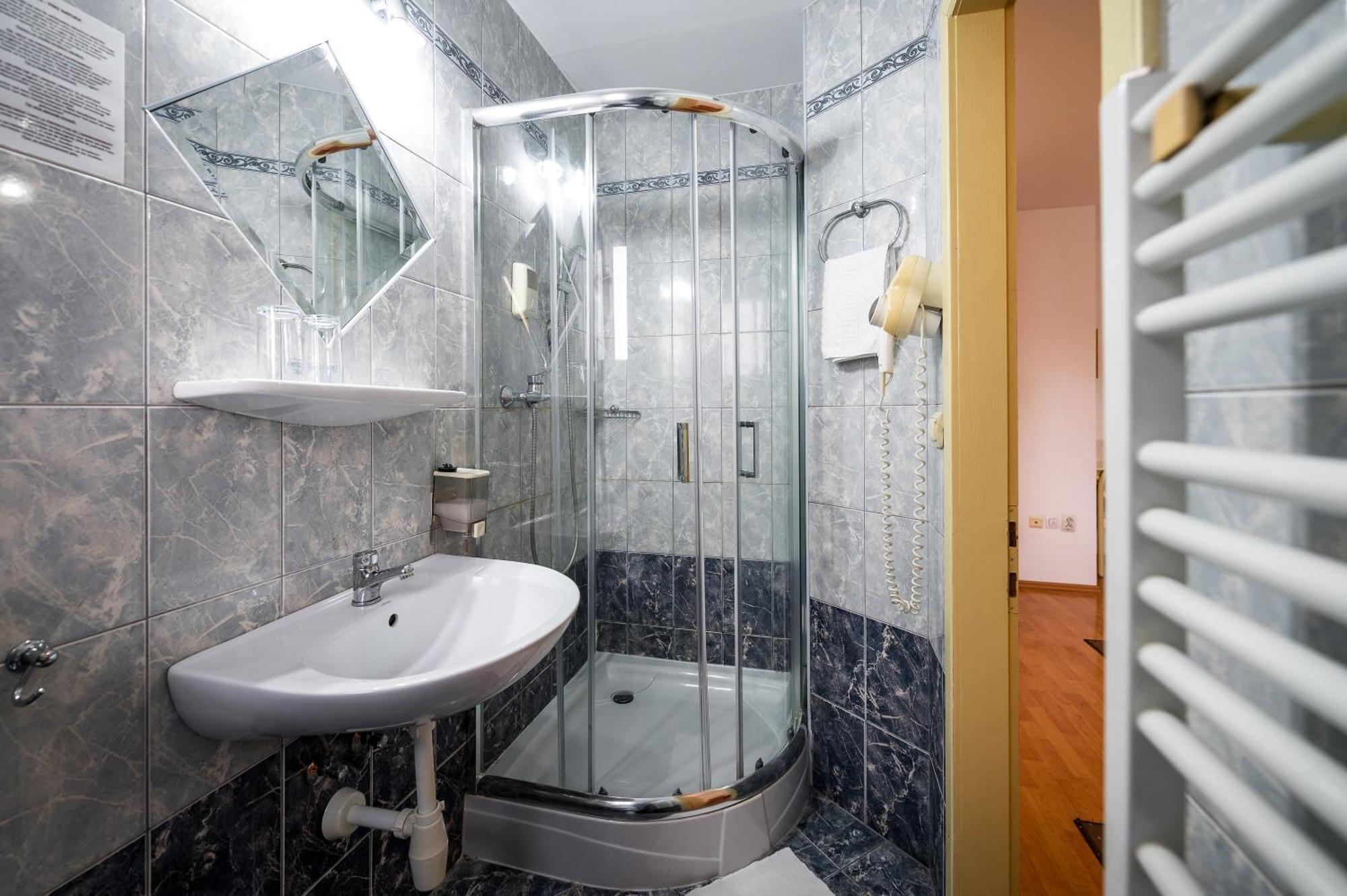 Hotel Sugas Sfântu-Gheorghe Extérieur photo