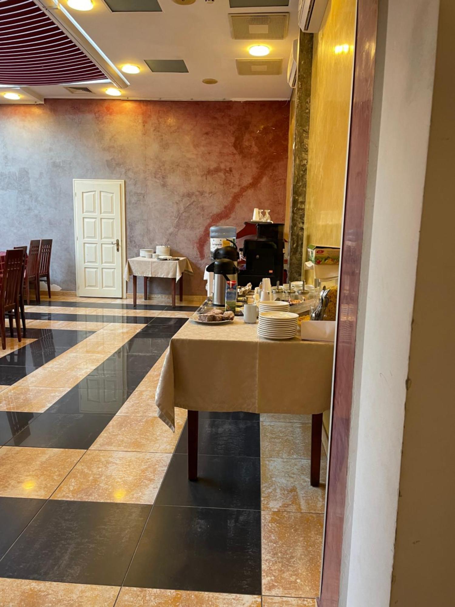 Hotel Sugas Sfântu-Gheorghe Extérieur photo